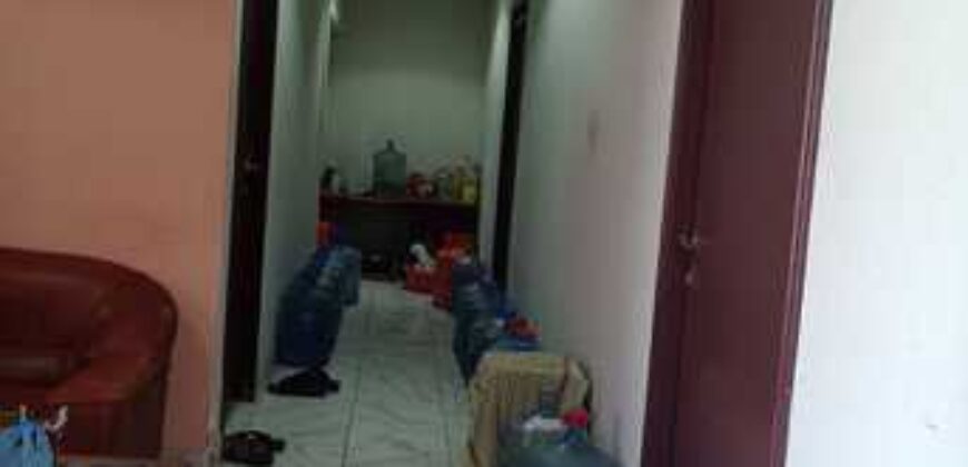 one single room for rent in 4 BHK apartment