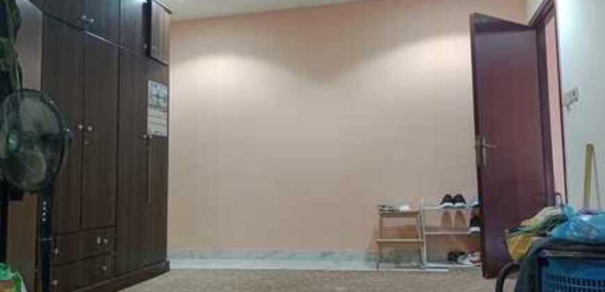 one single room for rent in 4 BHK apartment
