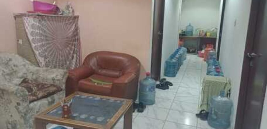one single room for rent in 4 BHK apartment