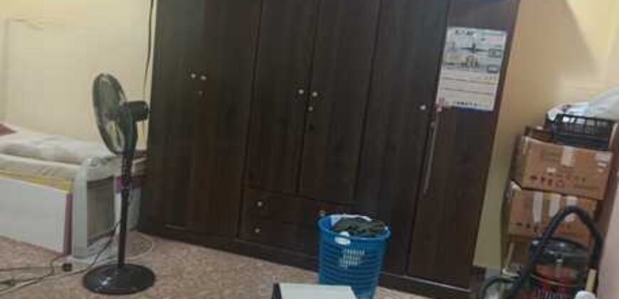 one single room for rent in 4 BHK apartment