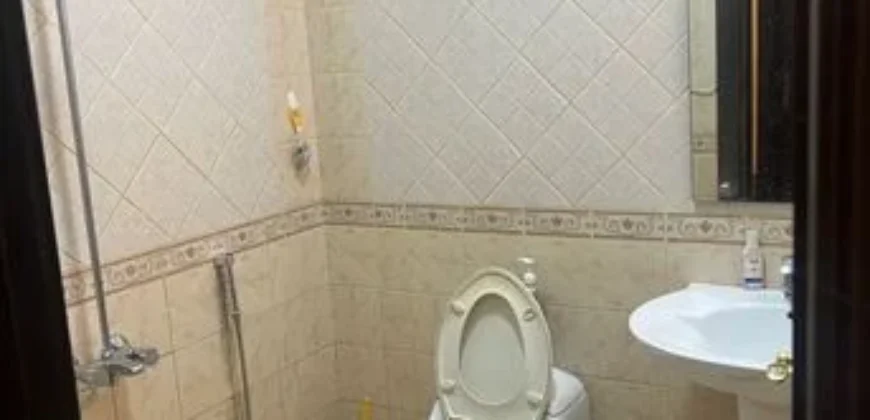 Spacious Furnished Room for Rent – Ideal for Executive Bachelor Al Malaz