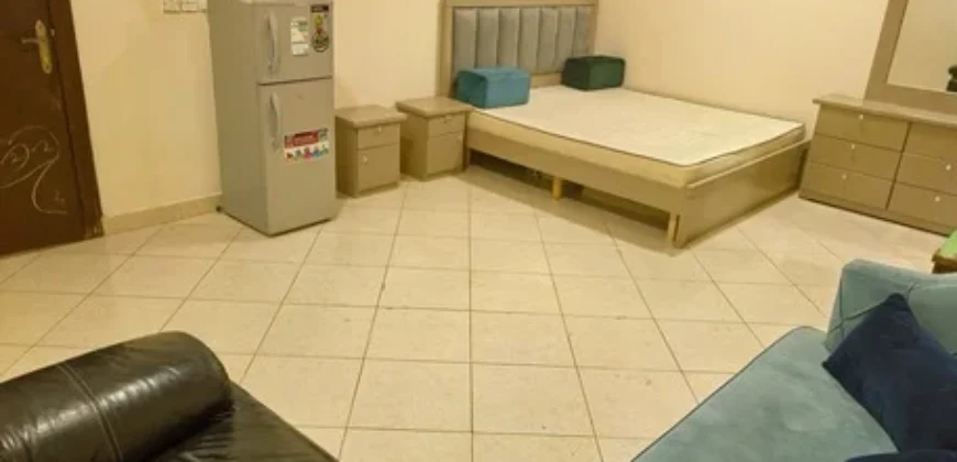 Spacious Furnished Room for Rent – Ideal for Executive Bachelor Al Malaz