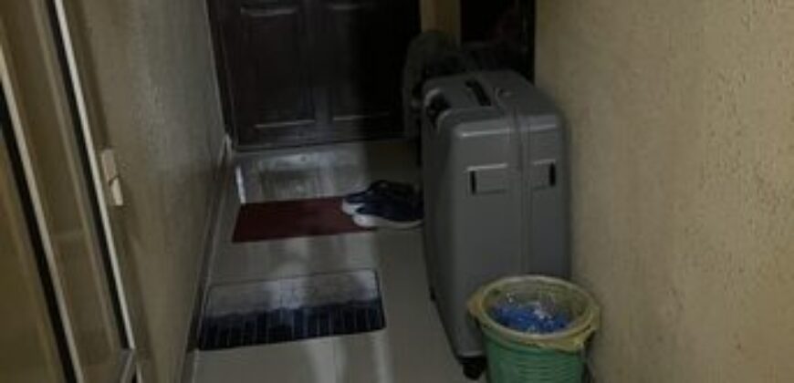 Single separate room and bathroom available for bachelor