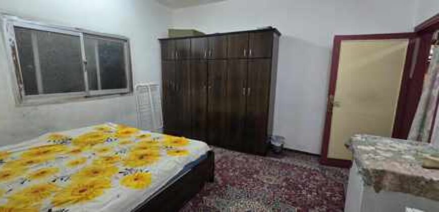 Fully Furnished Room for Executive Bachelor in Al-Wizarat Hara – SAR 1000/Month